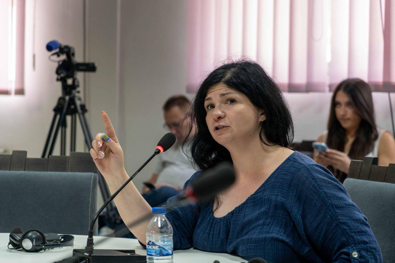 Položaj srpske zajednice u iščekivanju formiranja institucija: izazovi, institucionalni odnosi i buduće perspektive