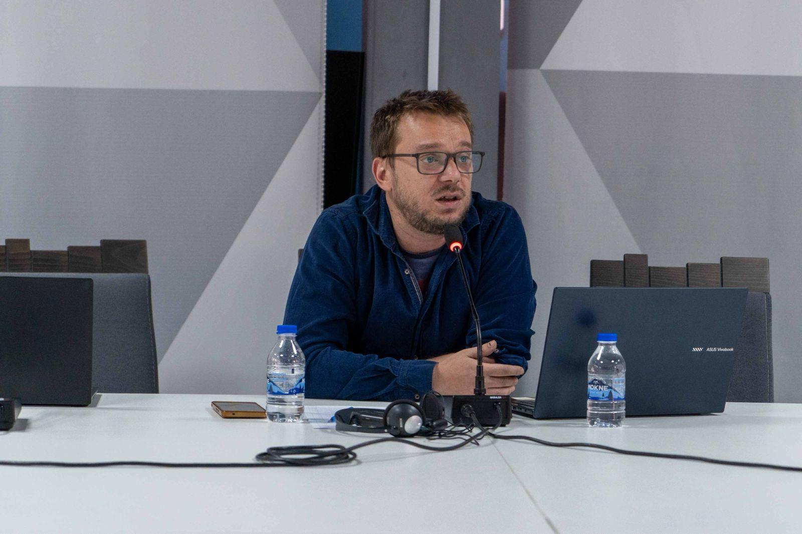 Položaj srpske zajednice u iščekivanju formiranja institucija: izazovi, institucionalni odnosi i buduće perspektive