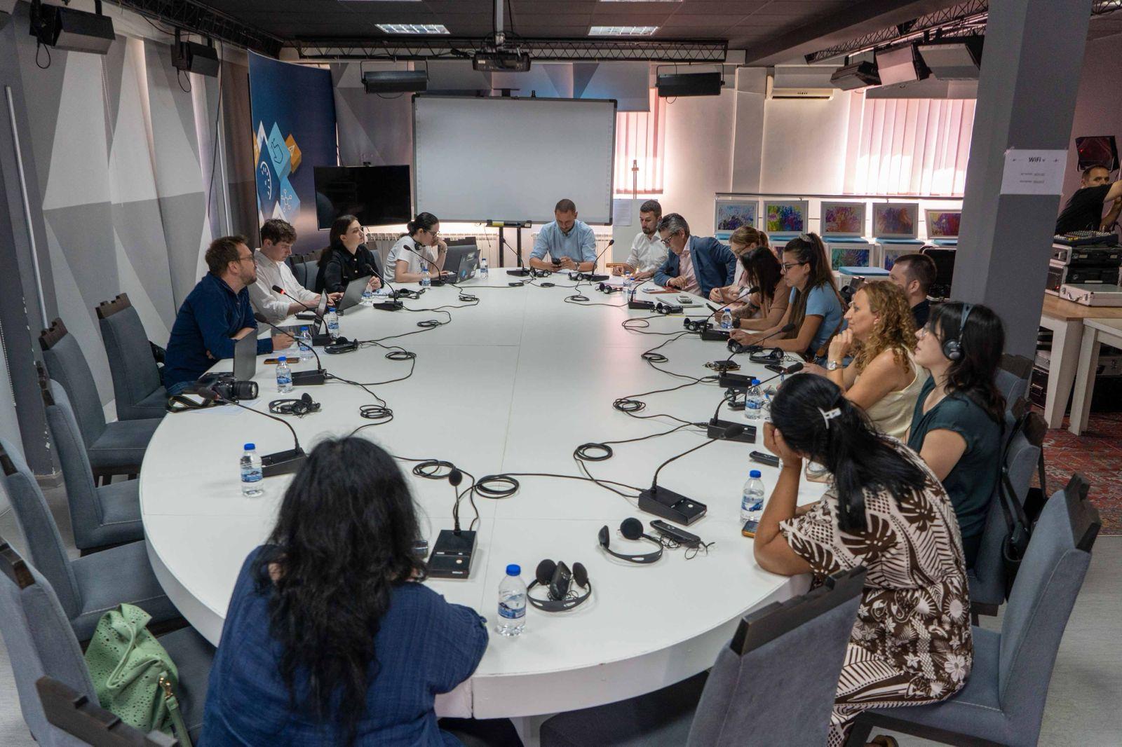 Položaj srpske zajednice u iščekivanju formiranja institucija: izazovi, institucionalni odnosi i buduće perspektive